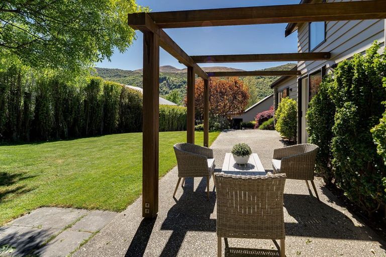 Photo of property in 6 Chartres Lane, Arrowtown, 9302