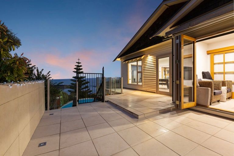 Photo of property in 109 Moncks Spur Road, Redcliffs, Christchurch, 8081