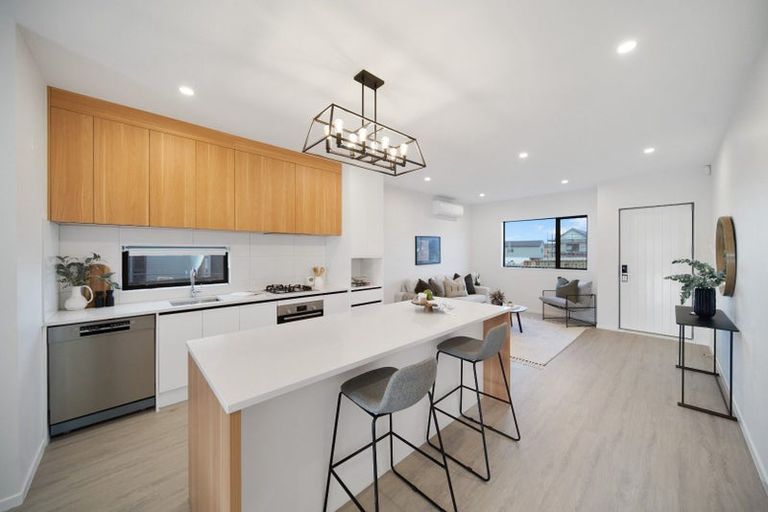 Photo of property in 3 Farranfore Road, Opaheke, Papakura, 2113