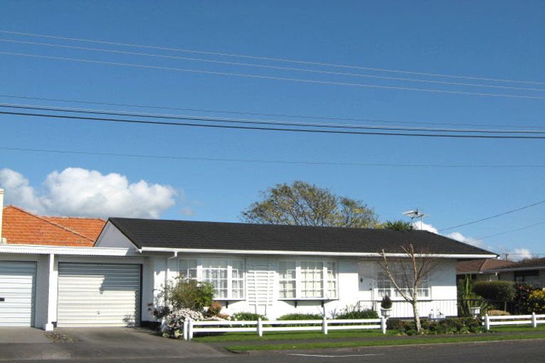 Photo of property in 1a Webster Street, Westown, New Plymouth, 4310