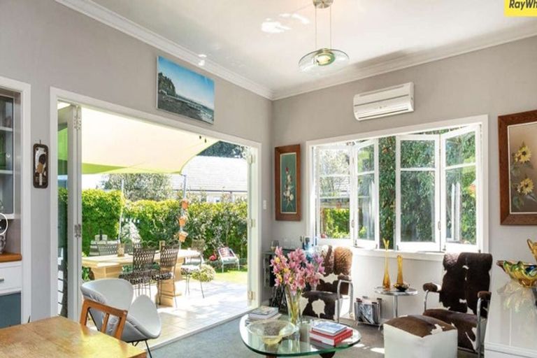 Photo of property in 1 Logan Avenue, Marewa, Napier, 4110