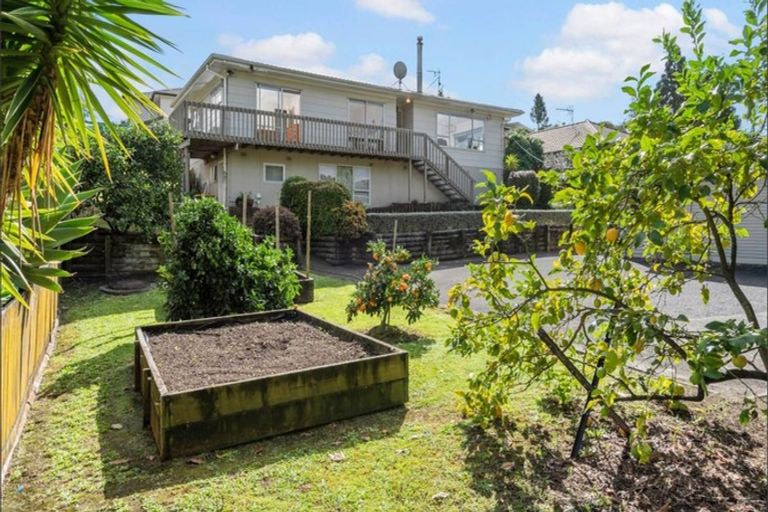 Photo of property in 168 Edmonton Road, Te Atatu South, Auckland, 0610