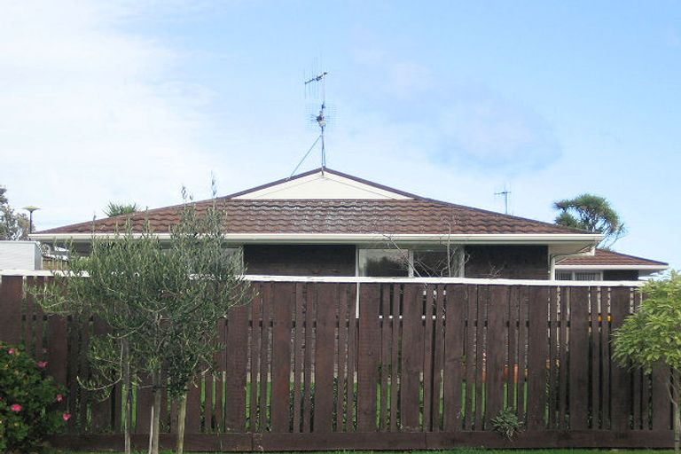 Photo of property in 50 Eatwell Avenue, Paraparaumu Beach, Paraparaumu, 5032