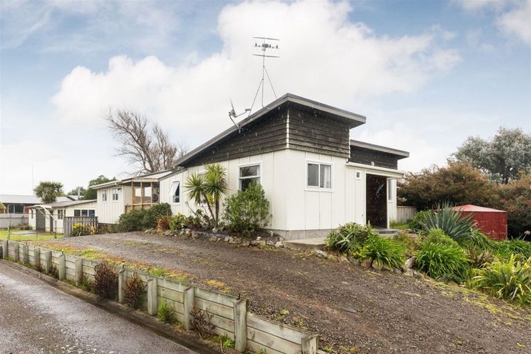 Photo of property in 575 Waitarere Beach Road, Waitarere Beach, Levin, 5510