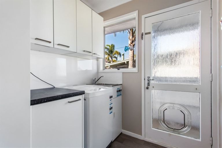 Photo of property in 34 Lewisham Street, Highland Park, Auckland, 2010