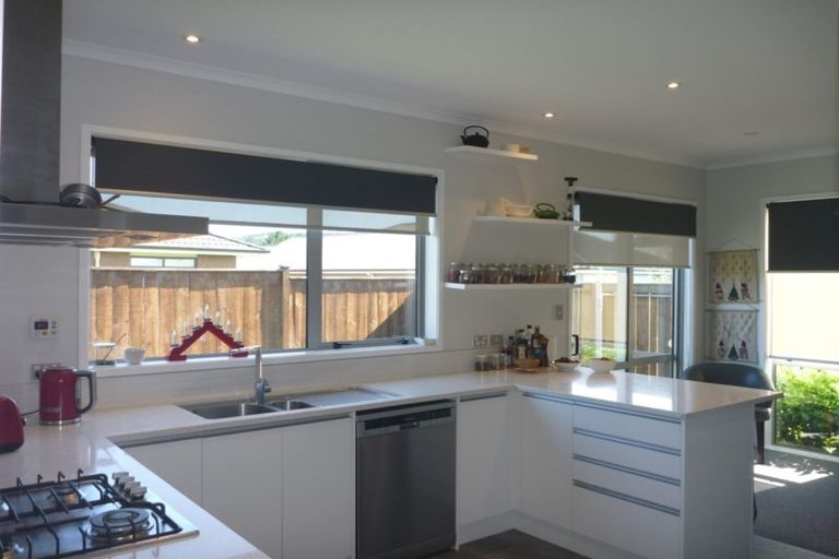 Photo of property in 14 Malbec Place, Huapai, Kumeu, 0810