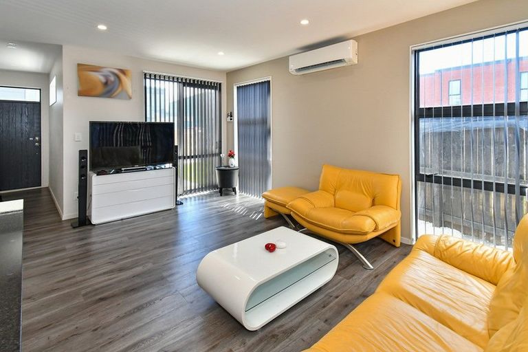 Photo of property in 1 Te Aparangi Road, Papakura, 2110