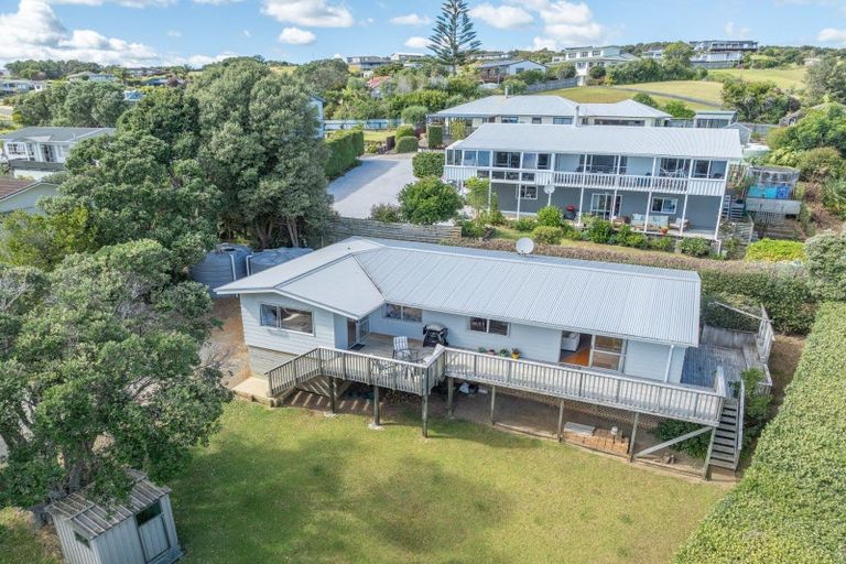 Photo of property in 25 Stratford Drive, Cable Bay, 0420