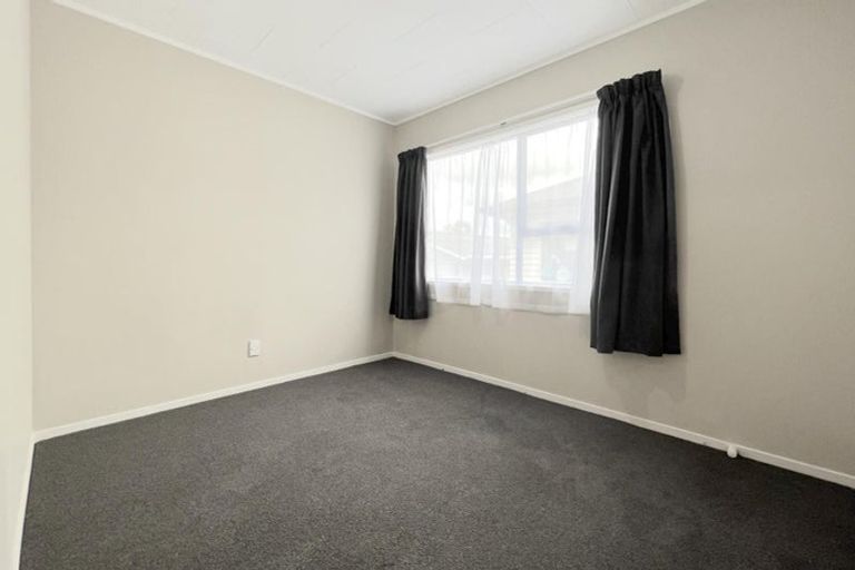 Photo of property in 70 Parrs Cross Road, Henderson, Auckland, 0612