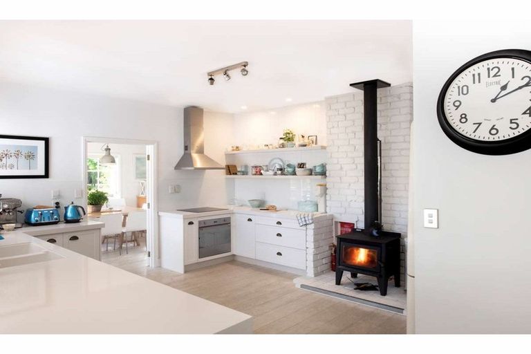 Photo of property in 37 Riverview Road, Kerikeri, 0230