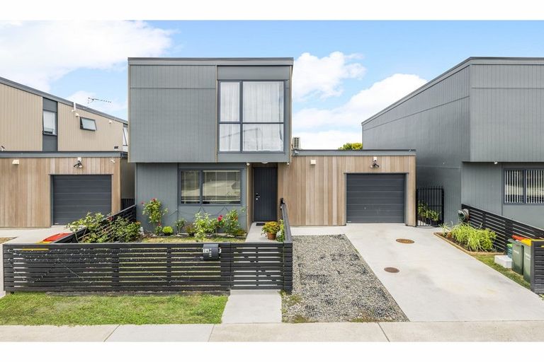 Photo of property in 14 Te Aparangi Road, Papakura, 2110