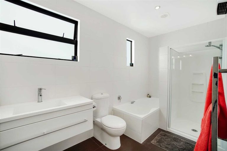 Photo of property in 65 Forrest Hill Road, Milford, Auckland, 0620