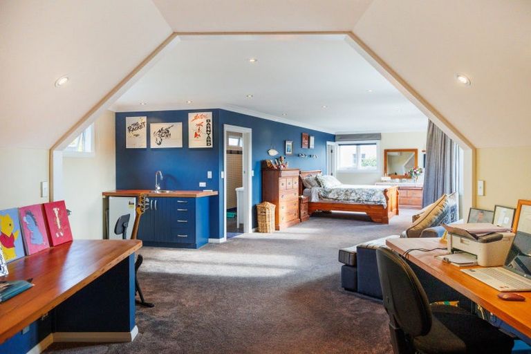 Photo of property in 43 Te Awe Awe Street, Hokowhitu, Palmerston North, 4410