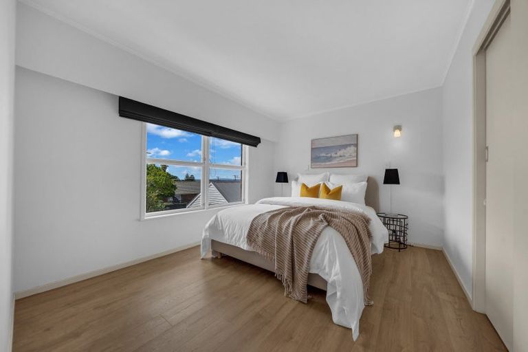 Photo of property in 4/38 Old Lake Road, Narrow Neck, Auckland, 0624