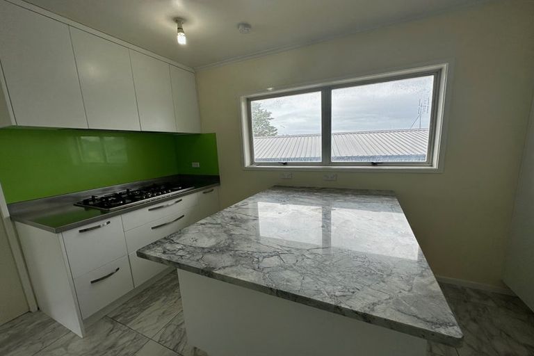 Photo of property in 37 Knightsbridge Drive, Forrest Hill, Auckland, 0620