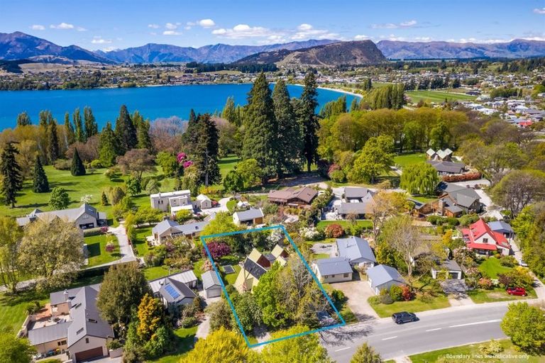Photo of property in 8 Sargood Drive, Wanaka, 9305