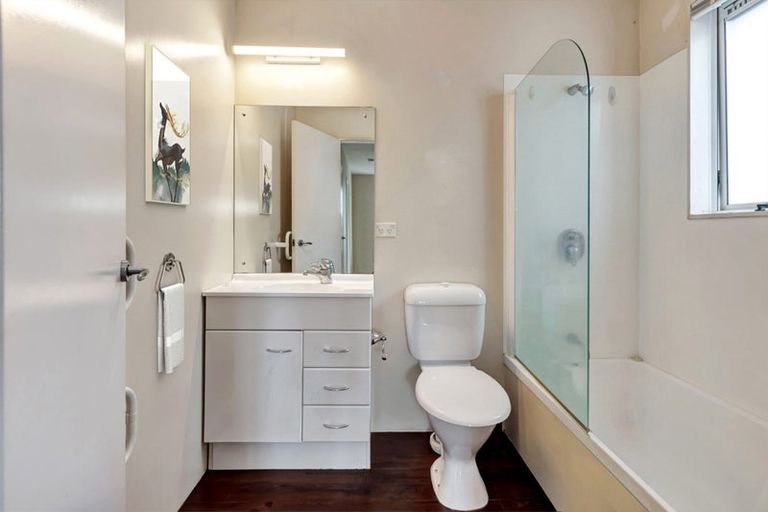 Photo of property in 4b The Quadrant, Miramar, Wellington, 6022