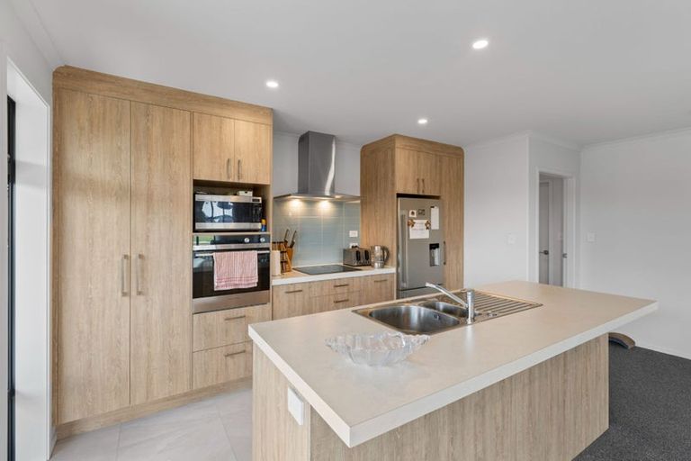 Photo of property in 9 Te Piriti Road, One Tree Point, 0118