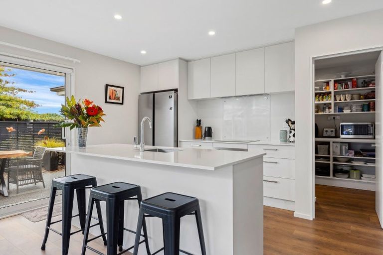 Photo of property in 33 Valour Drive, Rangiora, 7400