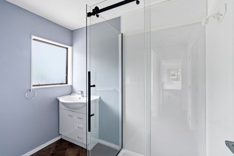 Photo of property in 52b Seddon Street, Waikanae, 5036