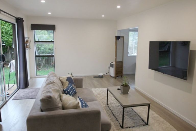 Photo of property in 17 St Catherine Crescent, West Harbour, Auckland, 0618