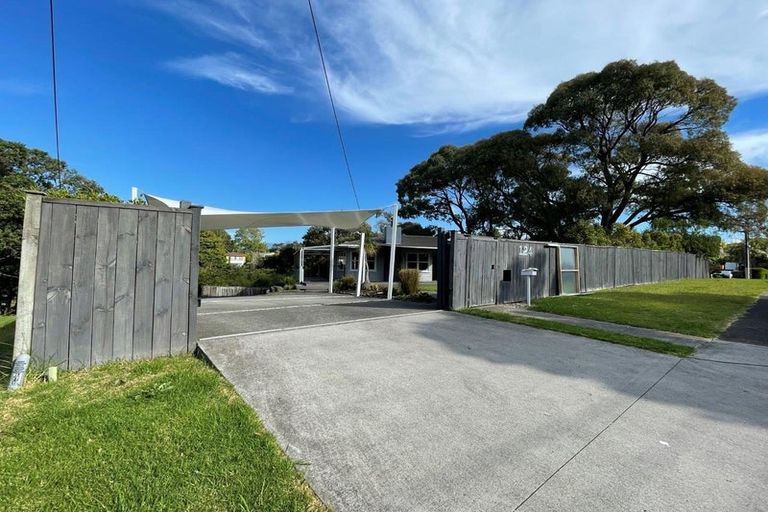 Photo of property in 124 Tiroroa Avenue, Te Atatu South, Auckland, 0610