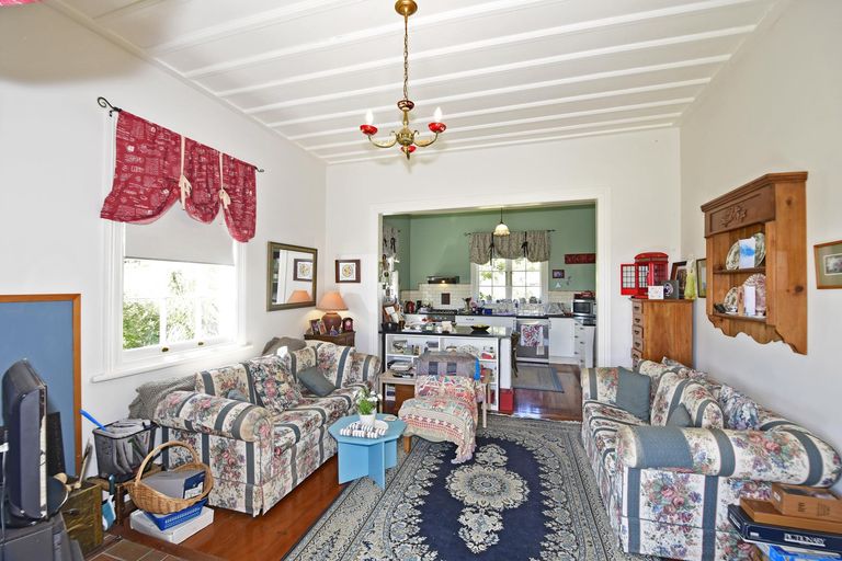 Photo of property in 10 Rangiora Road, Kaiwaka, 0573