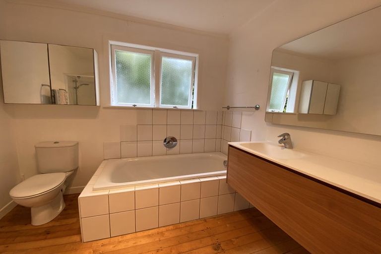 Photo of property in 9 Acacia Road, Torbay, Auckland, 0632