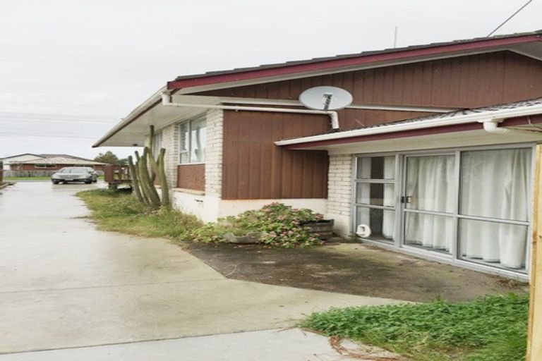 Photo of property in 302 Royal Road, Massey, Auckland, 0614