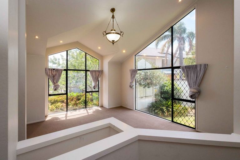 Photo of property in 20 Gillard Place, Eastern Beach, Auckland, 2012