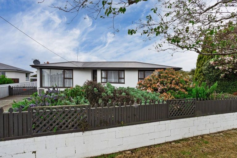 Photo of property in 18 Kilmarnock Street, Wallacetown, 9816