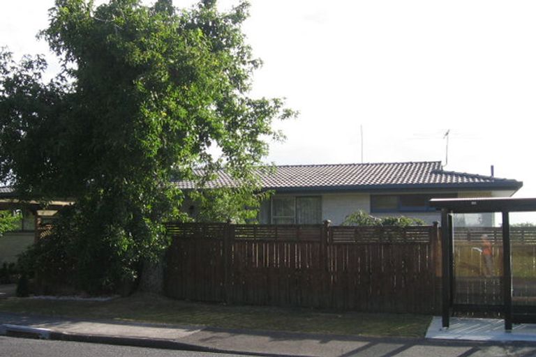 Photo of property in 1 Hume Drive, Hillcrest, Auckland, 0627