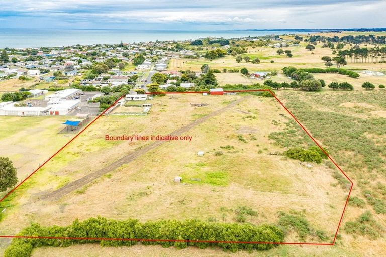 Photo of property in 15 Aranui Avenue, Castlecliff, Whanganui, 4501
