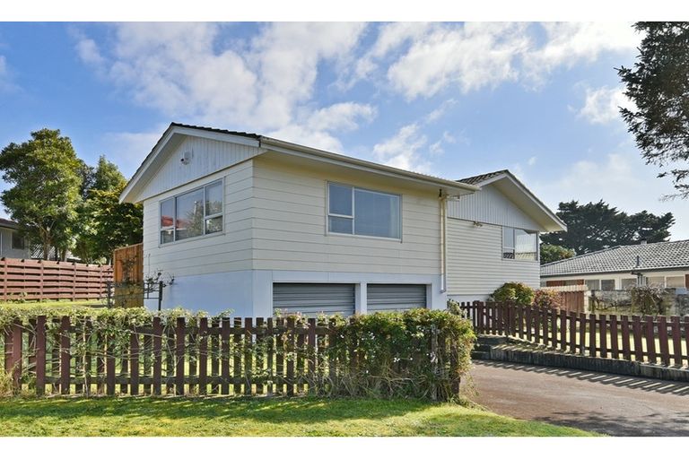 Photo of property in 14 Damian Way, Weymouth, Auckland, 2103