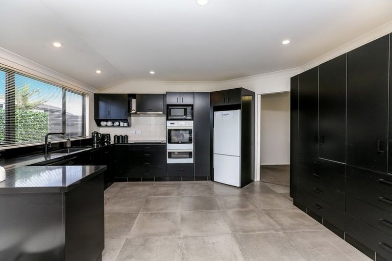 Photo of property in 24 Sackville Street, Fitzroy, New Plymouth, 4312