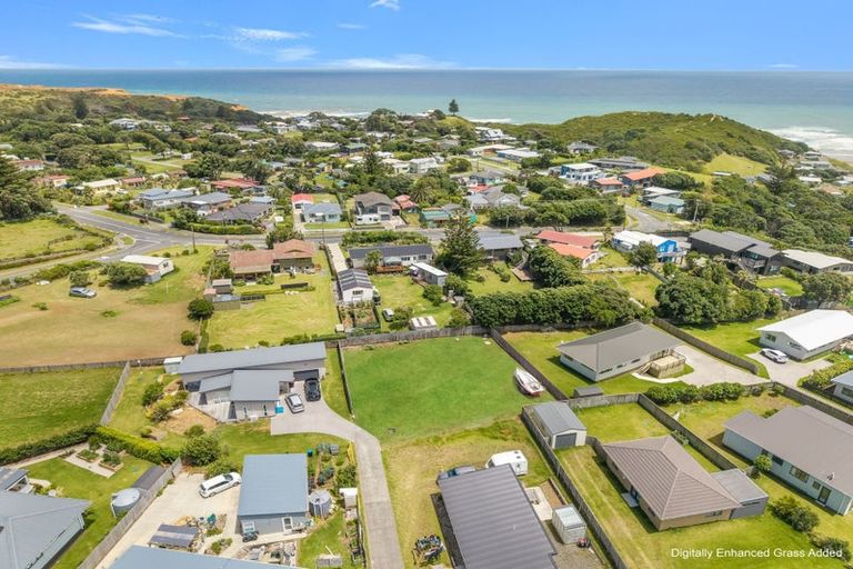 Photo of property in 13 Sunset Drive, Baylys Beach, 0377