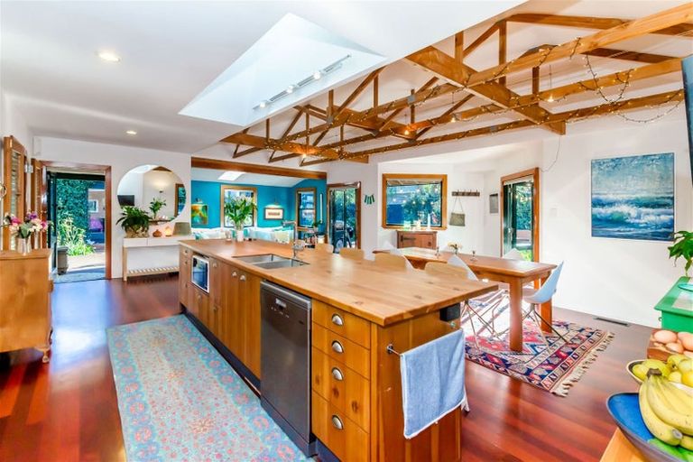 Photo of property in 48 Margaret Road, Raumati Beach, Paraparaumu, 5032