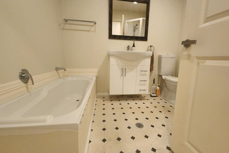 Photo of property in 6 Cosgrove Rise, Riverstone Terraces, Upper Hutt, 5018