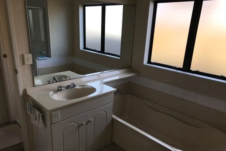 Photo of property in 1/9 Midvale Place, Burswood, Auckland, 2013