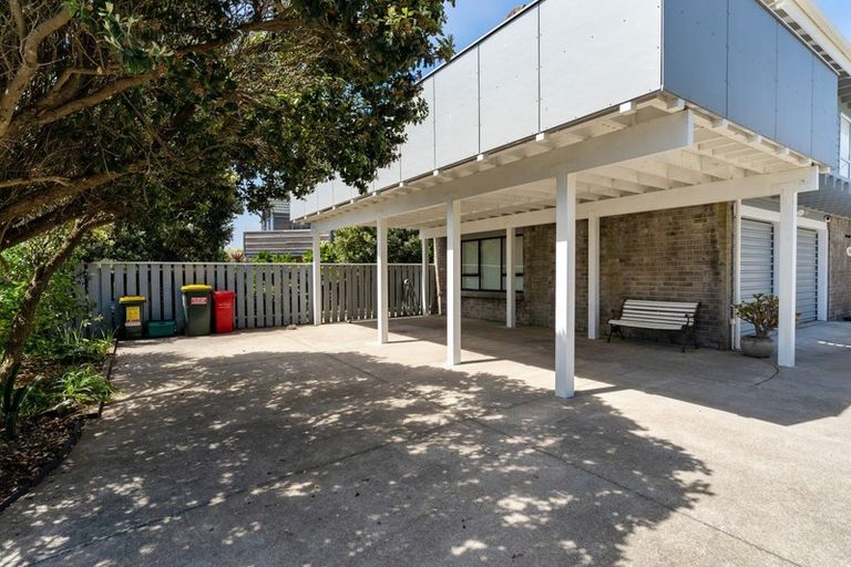 Photo of property in 106 Field Way, Waikanae Beach, Waikanae, 5036