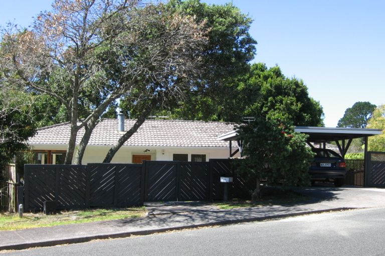 Photo of property in 121 Kia Ora Road, Beach Haven, Auckland, 0626