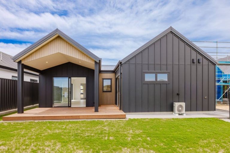 Photo of property in 14 Annie Aranui Drive, Poraiti, 4182