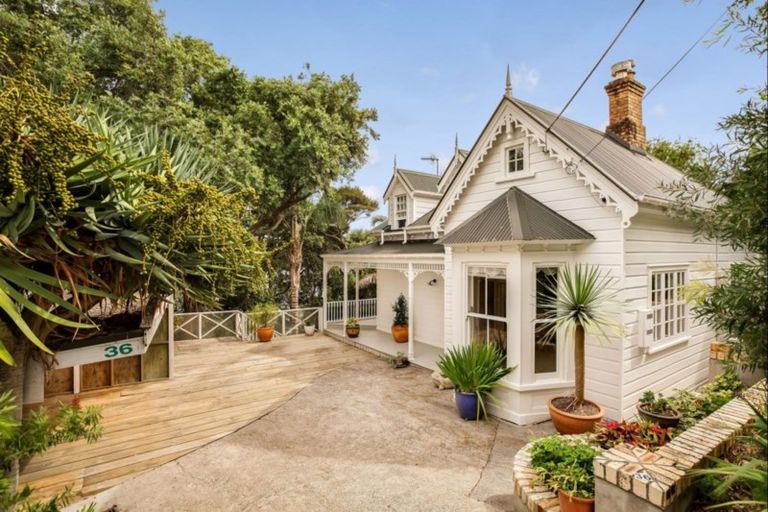 Photo of property in 36 Queen Street, Northcote Point, Auckland, 0627