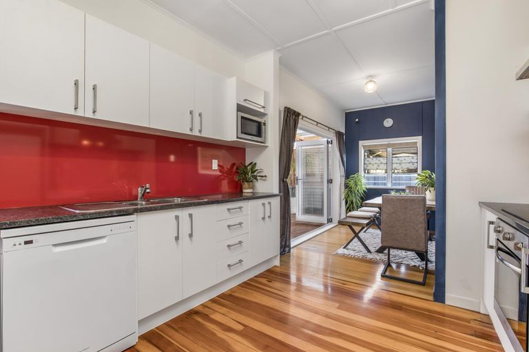 Photo of property in 96 Harris Street, Pukekohe, 2120