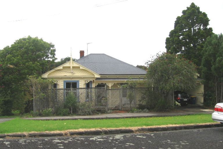 Photo of property in 22a Huka Road, Birkenhead, Auckland, 0626