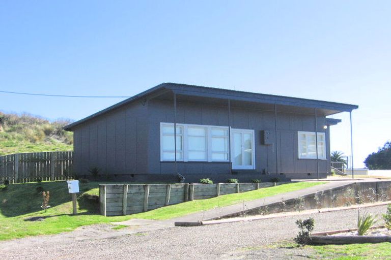 Photo of property in 21 Barber Street, Foxton Beach, Foxton, 4815