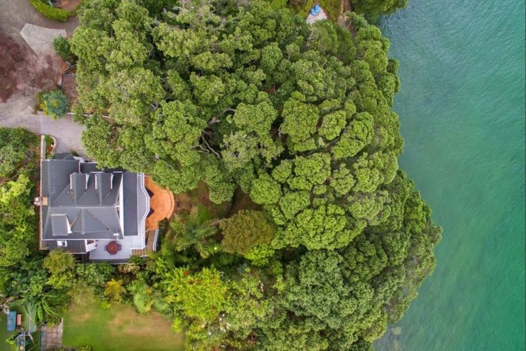 Photo of property in 36 Queen Street, Northcote Point, Auckland, 0627