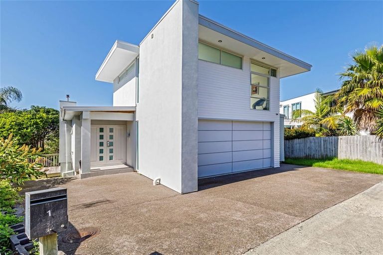 Photo of property in 1 Paterson Mews, Browns Bay, Auckland, 0630