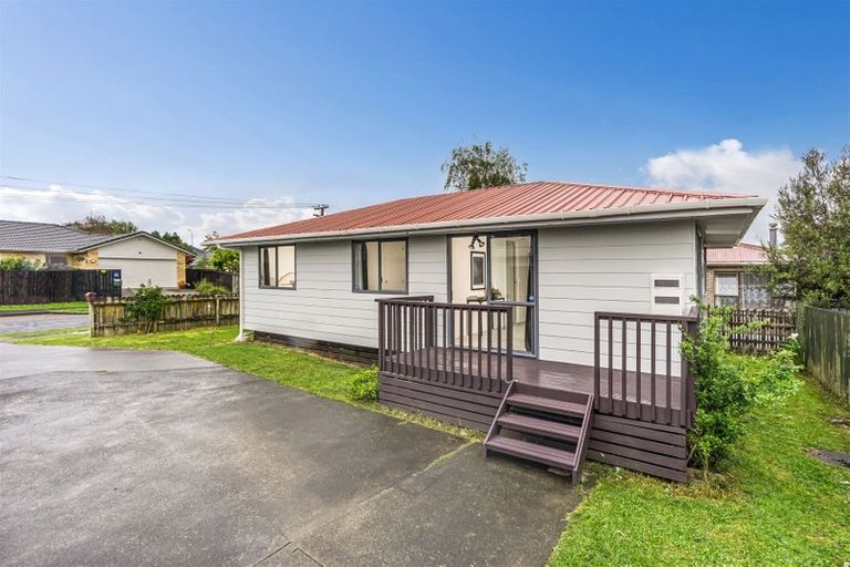 Photo of property in 1 Stephen Avenue, Henderson, Auckland, 0610