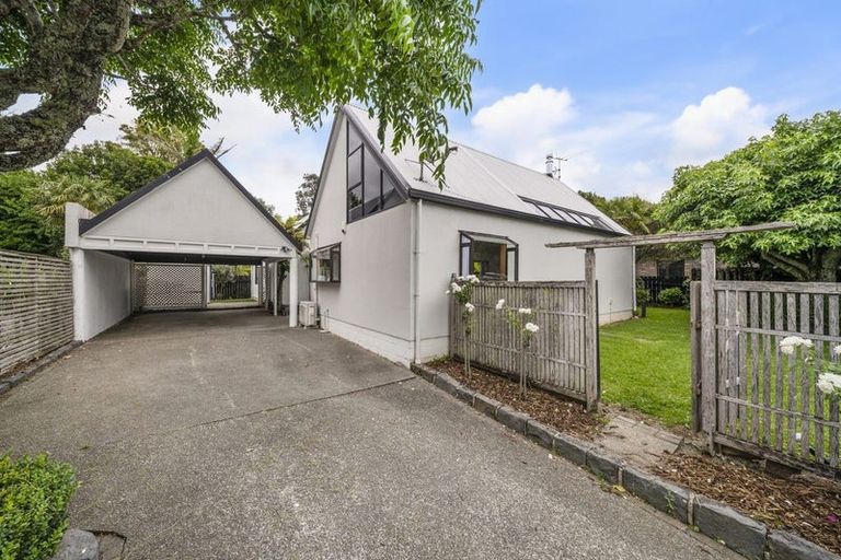 Photo of property in 91 Manhattan Heights, Glendene, Auckland, 0602